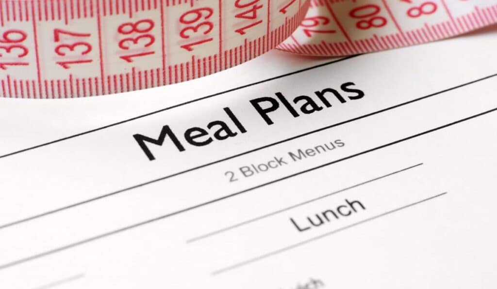 Intermittent fasting. Czym jest post przerywany i jakie niesie korzyści? Intermittent fasting